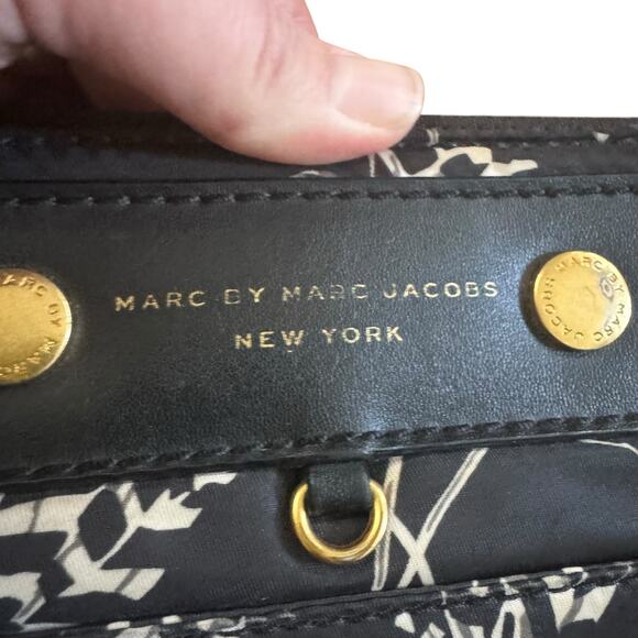 Marc by Marc Jacobs Nylon Laptop Sleeve Abstract Floral Office Professional 14” - Picture 4 of 15